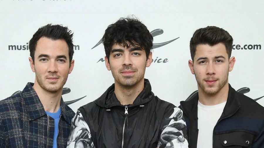 A picture of the Jonas Brothers. From left to right; Joe, Kevin, and Nick.