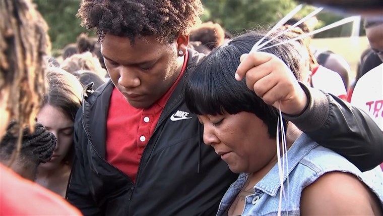 Deshauds brother and mother grieving. 