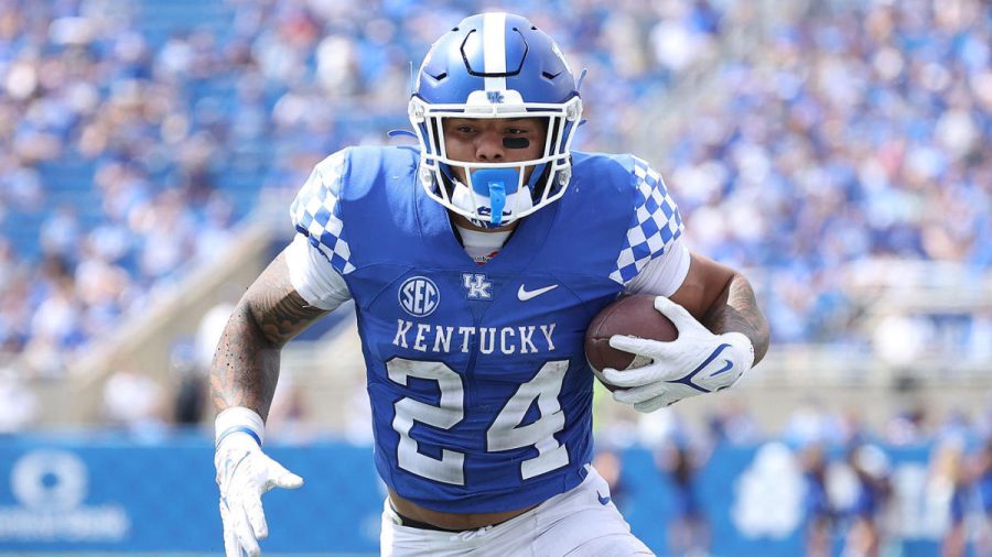 LEXINGTON%2C+KENTUCKY+-+SEPTEMBER+04%3A+++Chris+Rodriguez+Jr.+%2324+of+the+Kentucky+Wildcats+runs+with+the+ball+against+the+ULM+War+Hawks++at+Kroger+Field+on+September+04%2C+2021+in+Lexington%2C+Kentucky.+%28Photo+by+Andy+Lyons%2FGetty+Images%29