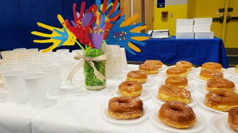 Cane Ridge Elementary School celebrates Grandparents Day with decorations and donuts!