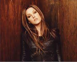 A picture of Lisa Marie Presley in her 20s. 