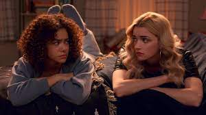 A photo of the main characters, Ginny and Georgia. 