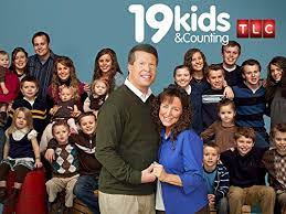 A photo of the Duggar family for their promo shoot during "19 Kids and Counting"