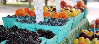 An image of fruit on a fruit stand at the Paris-Bourbon County Farmers Market.