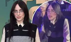 Billie Eilish at the PCA caught on video allegedly shading the fact that the PCA invited Tiktokers to such an event. 